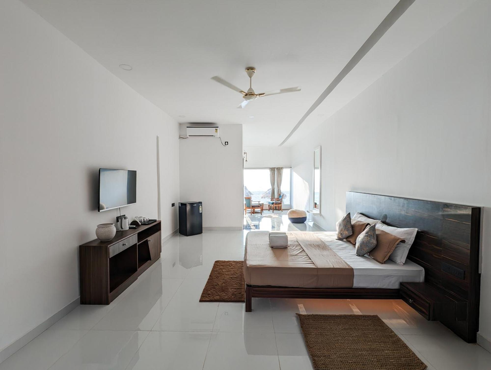 Aqua Beach Stays Ashwem Мандрем Экстерьер фото