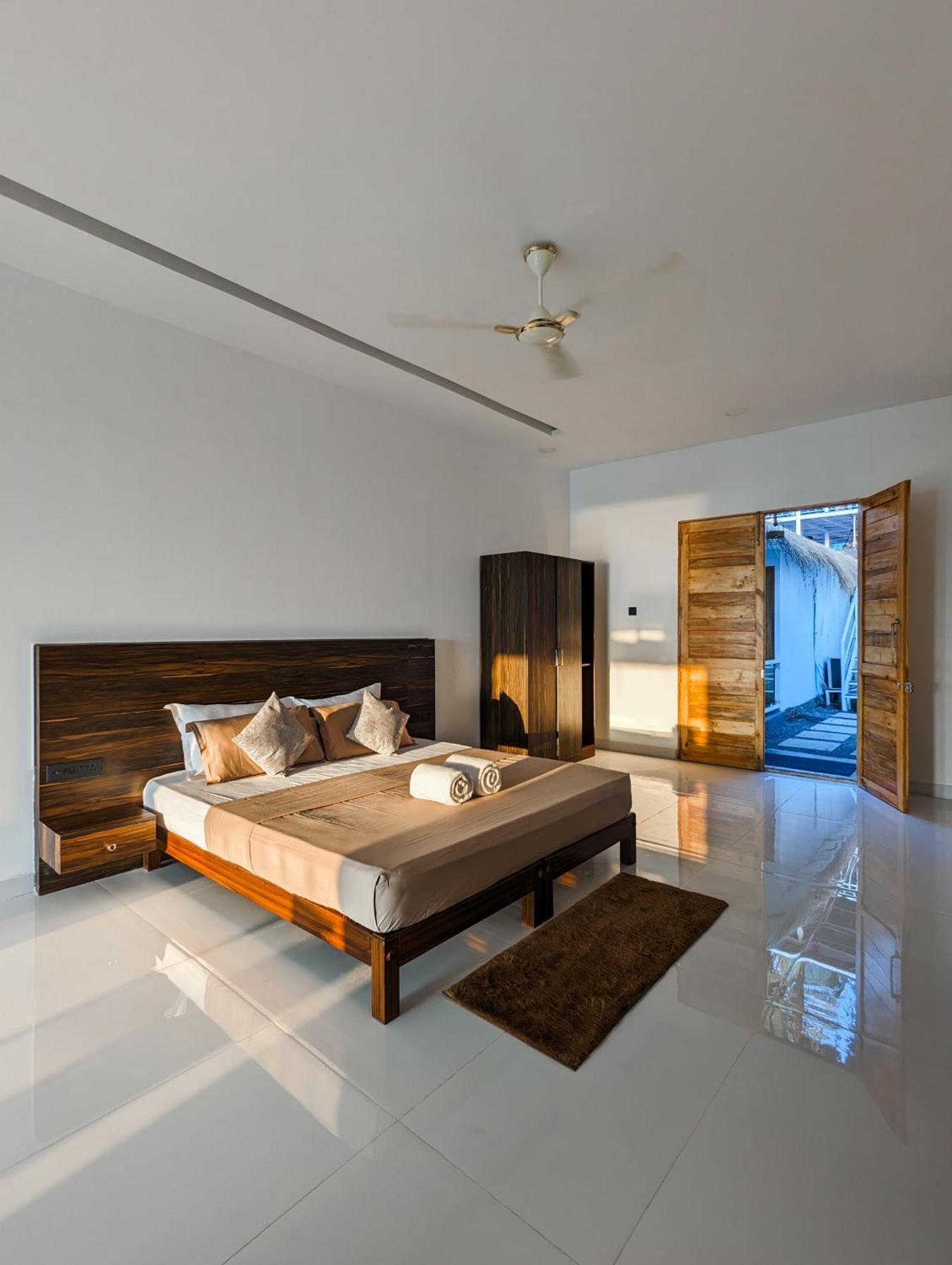 Aqua Beach Stays Ashwem Мандрем Экстерьер фото