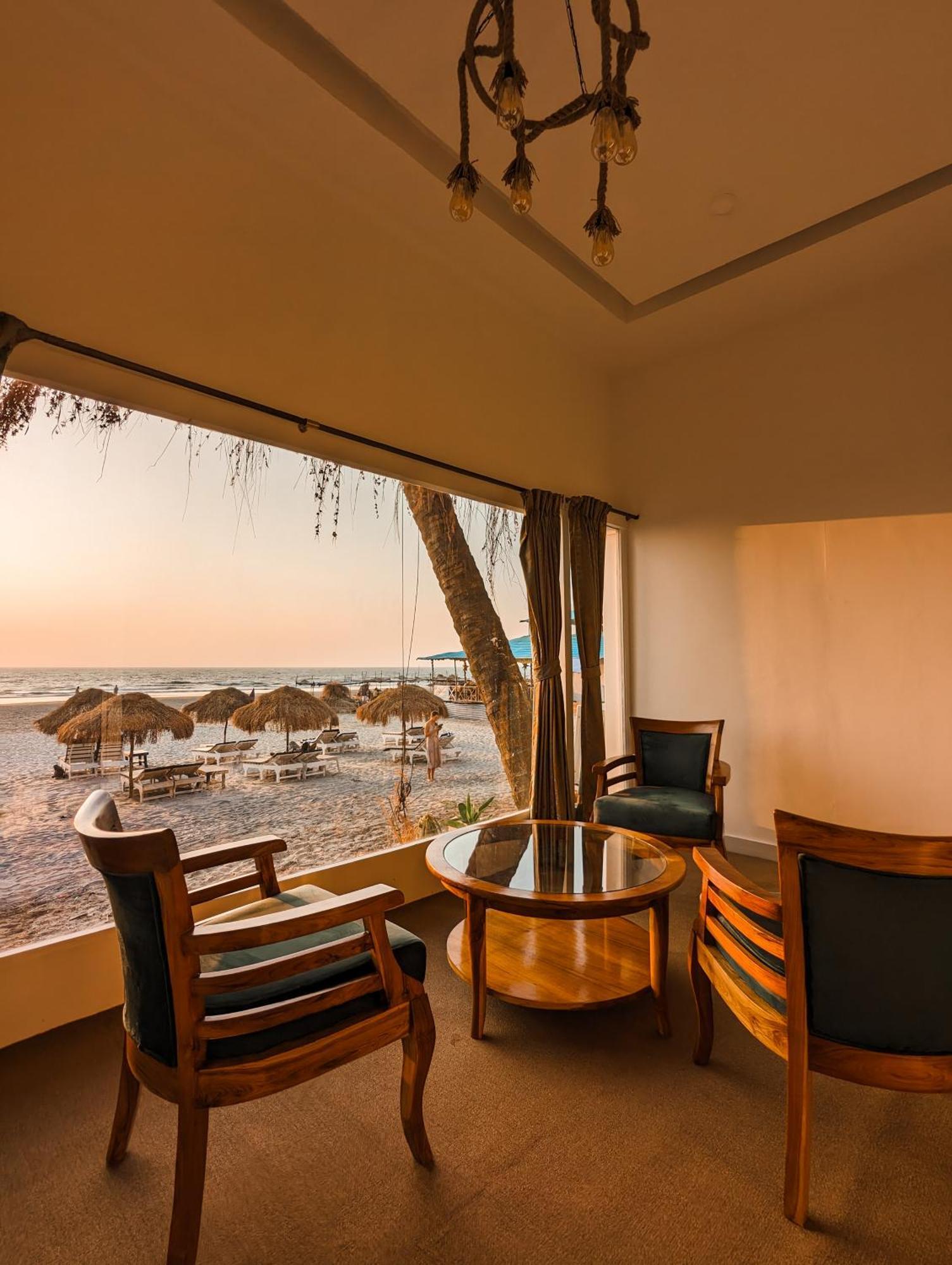 Aqua Beach Stays Ashwem Мандрем Экстерьер фото