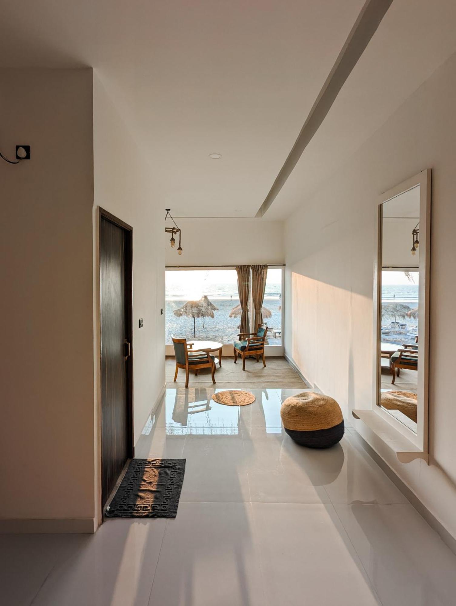 Aqua Beach Stays Ashwem Мандрем Экстерьер фото