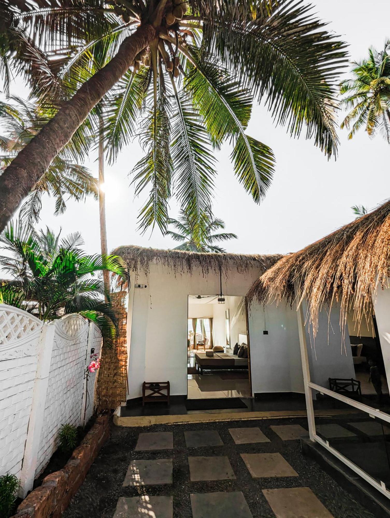 Aqua Beach Stays Ashwem Мандрем Экстерьер фото