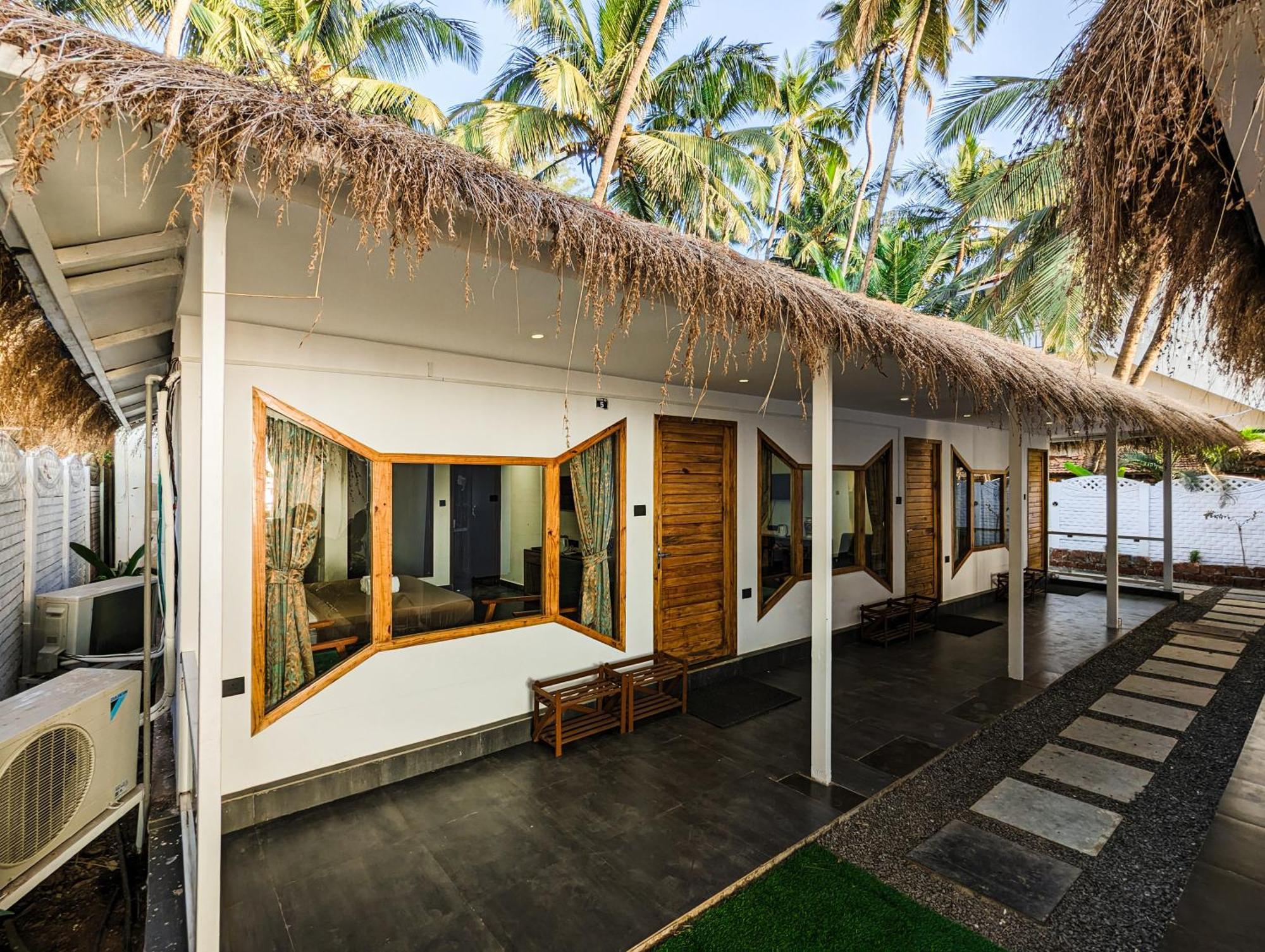 Aqua Beach Stays Ashwem Мандрем Экстерьер фото
