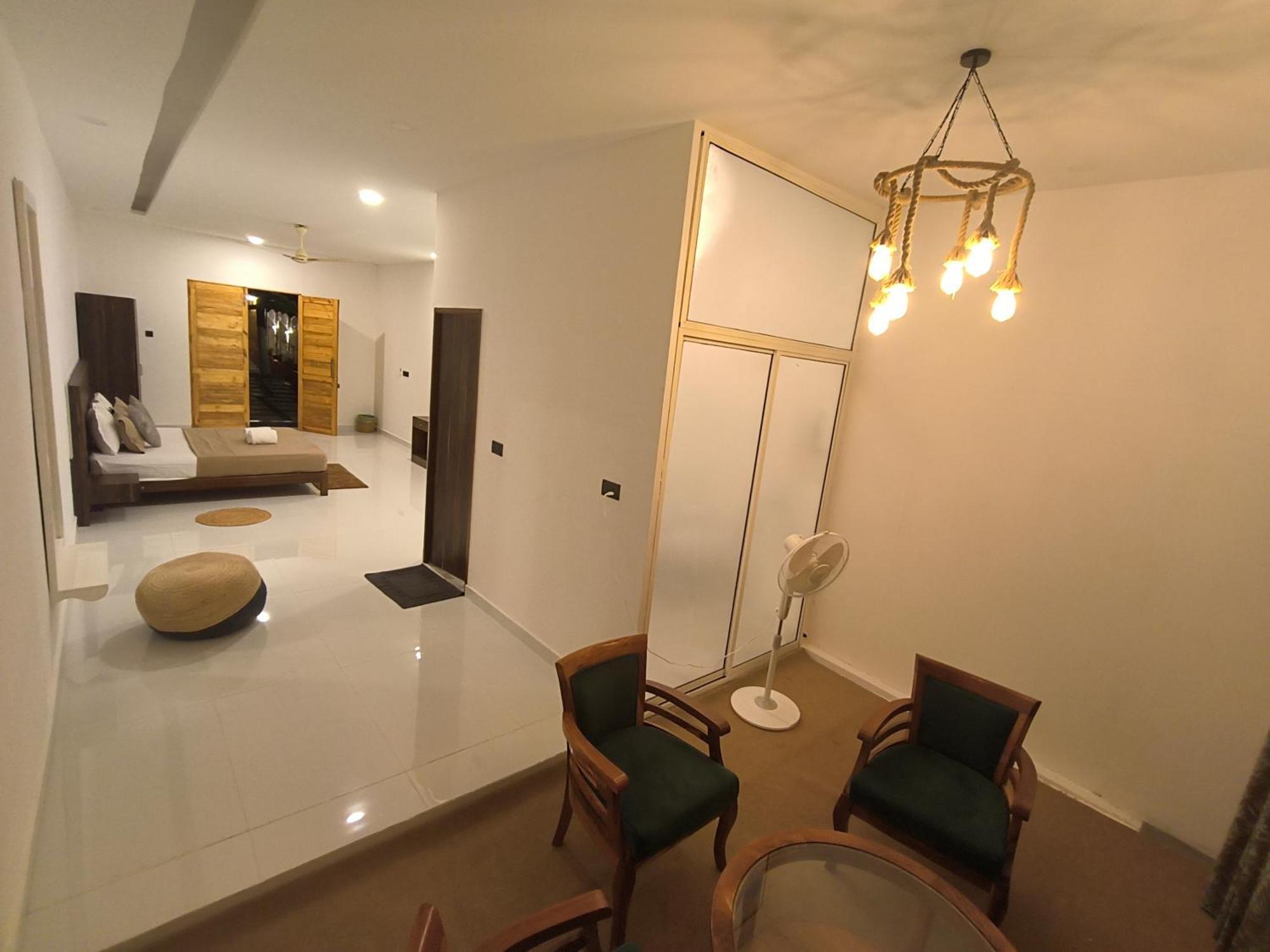 Aqua Beach Stays Ashwem Мандрем Экстерьер фото