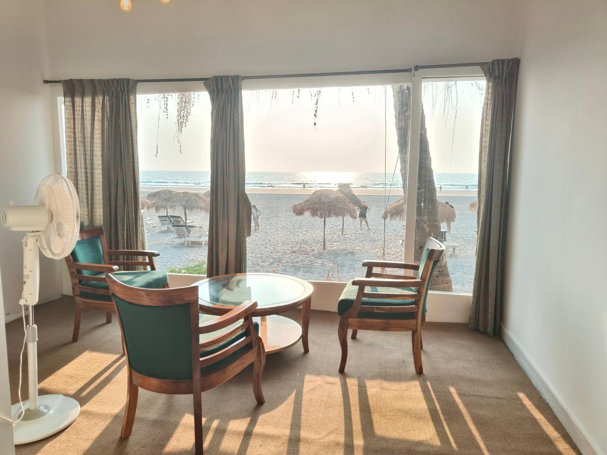 Aqua Beach Stays Ashwem Мандрем Экстерьер фото