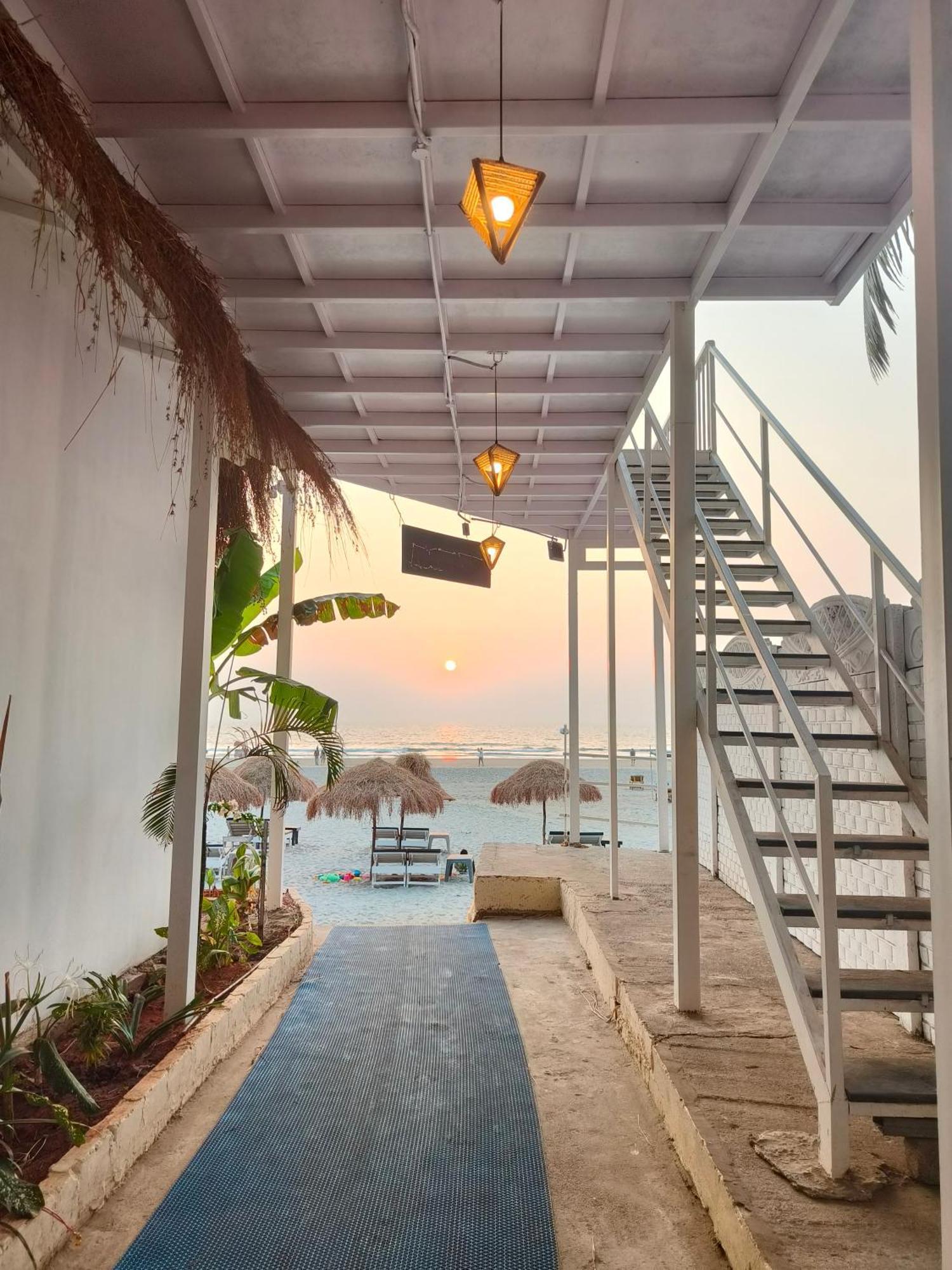 Aqua Beach Stays Ashwem Мандрем Экстерьер фото