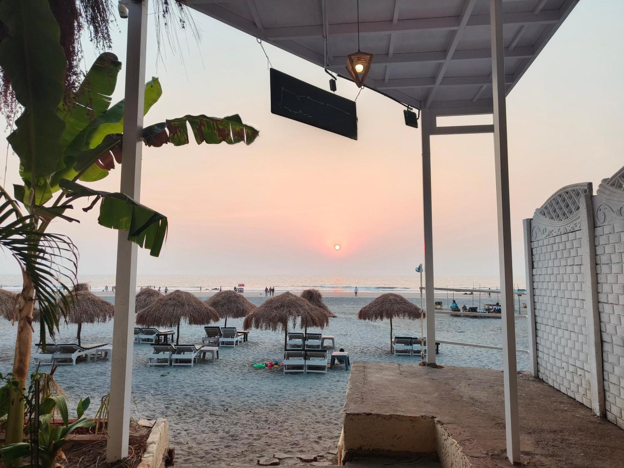 Aqua Beach Stays Ashwem Мандрем Экстерьер фото
