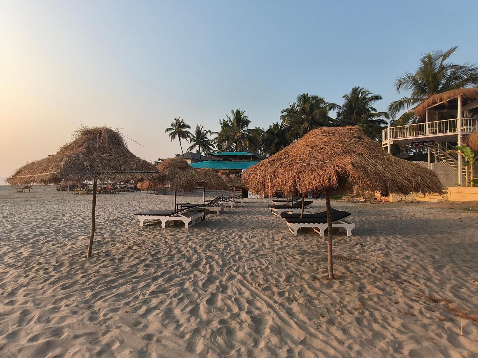 Aqua Beach Stays Ashwem Мандрем Экстерьер фото
