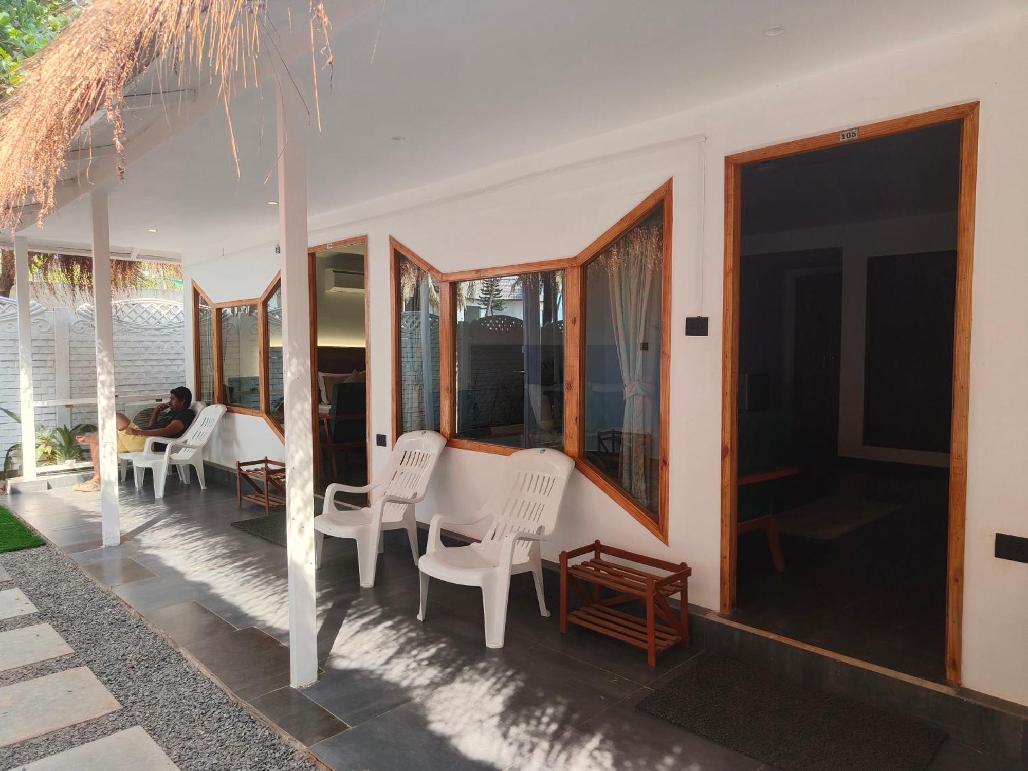 Aqua Beach Stays Ashwem Мандрем Экстерьер фото