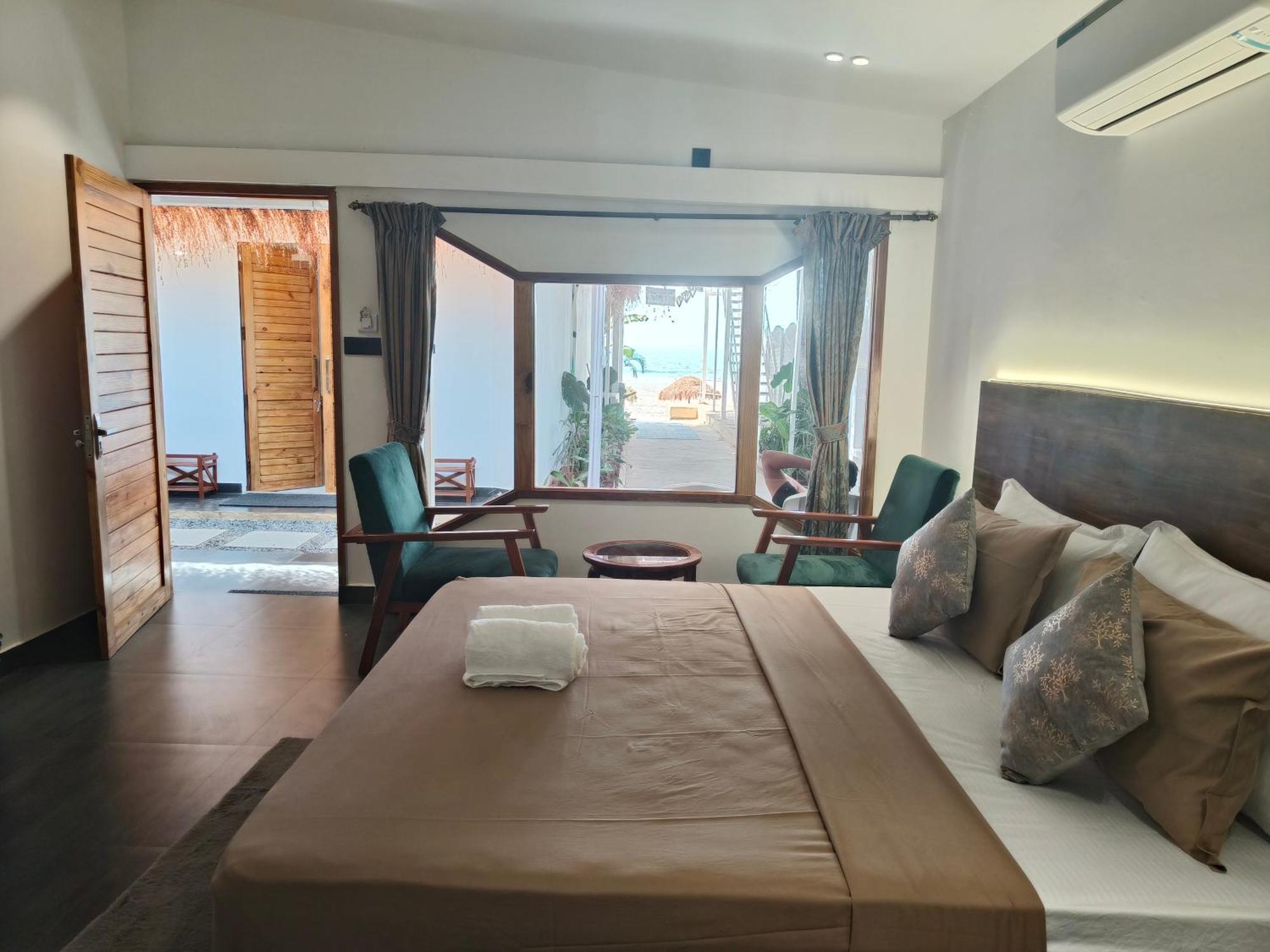 Aqua Beach Stays Ashwem Мандрем Экстерьер фото