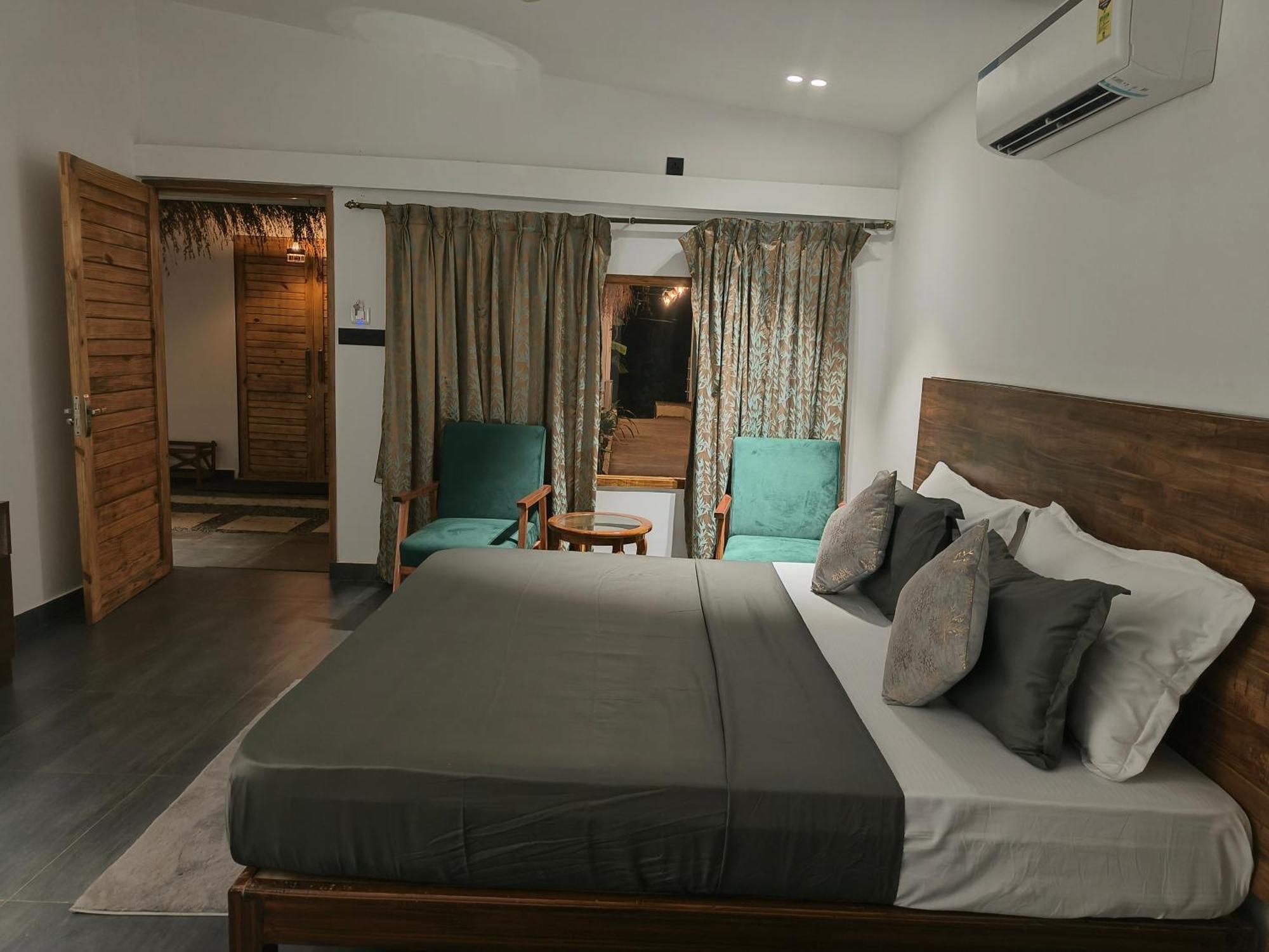 Aqua Beach Stays Ashwem Мандрем Экстерьер фото