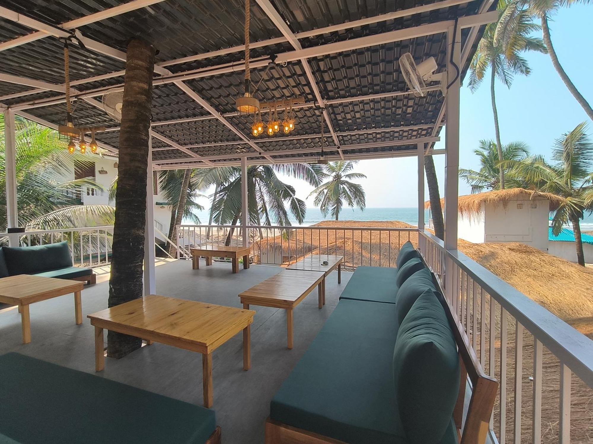 Aqua Beach Stays Ashwem Мандрем Экстерьер фото