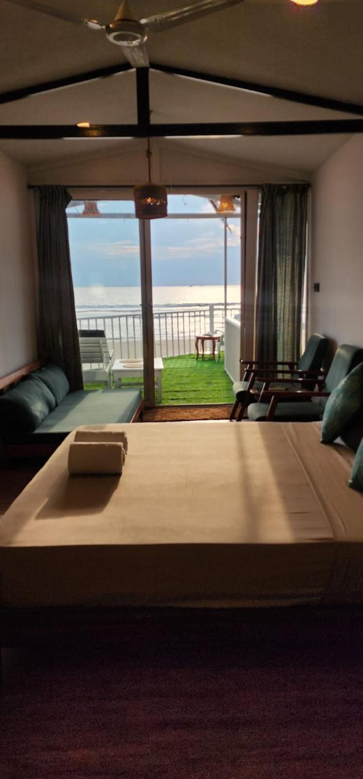 Aqua Beach Stays Ashwem Мандрем Экстерьер фото