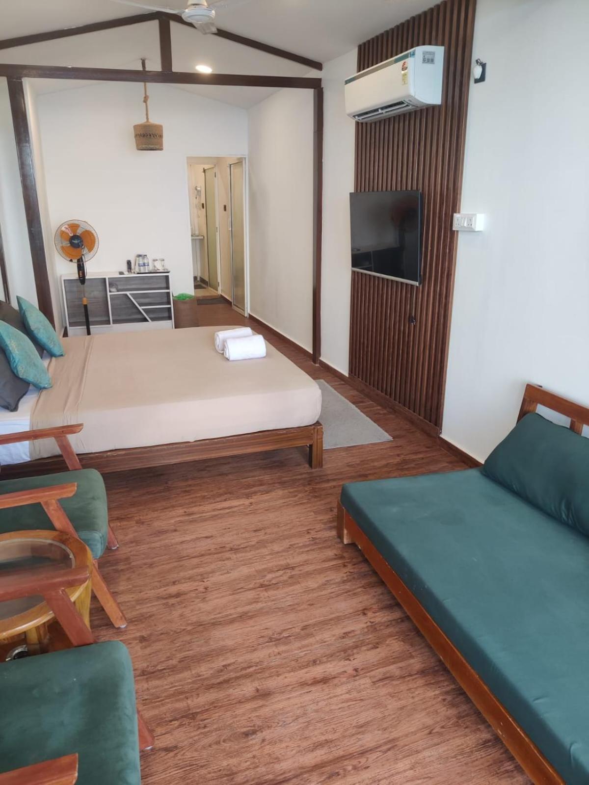 Aqua Beach Stays Ashwem Мандрем Экстерьер фото